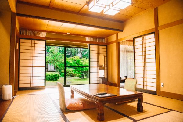 趣のある本館客室でのご滞在